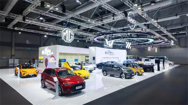 上汽用半年时间，展现出中国汽车“头雁”的变革伟力