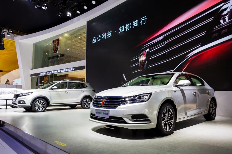 全新荣威950、荣威e950定义“高级轿车” 成都车展亮相售价16.88万起 互联网汽车上市一周年 系统升级带来颠覆式进化
