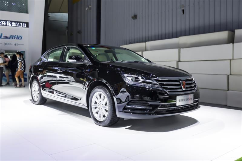 全新荣威950、荣威e950定义“高级轿车” 成都车展亮相售价16.88万起 互联网汽车上市一周年 系统升级带来颠覆式进化